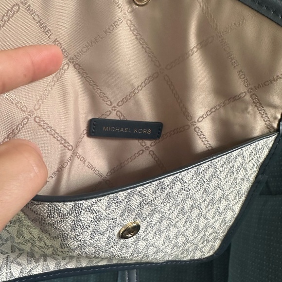 Michael Kors Navy and Cream Signature Tote - Picture 4 of 5